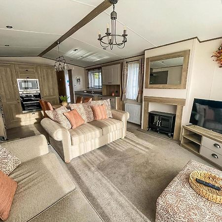 Stunning 8 Berth Caravan With Decking At Kessingland Beach Ref 90017D Benacre Εξωτερικό φωτογραφία