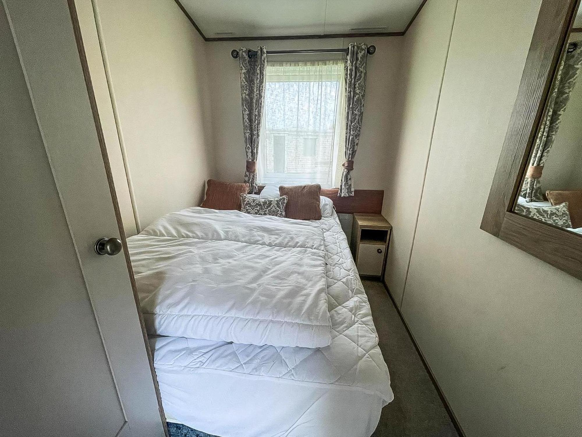 Stunning 8 Berth Caravan With Decking At Kessingland Beach Ref 90017D Benacre Εξωτερικό φωτογραφία