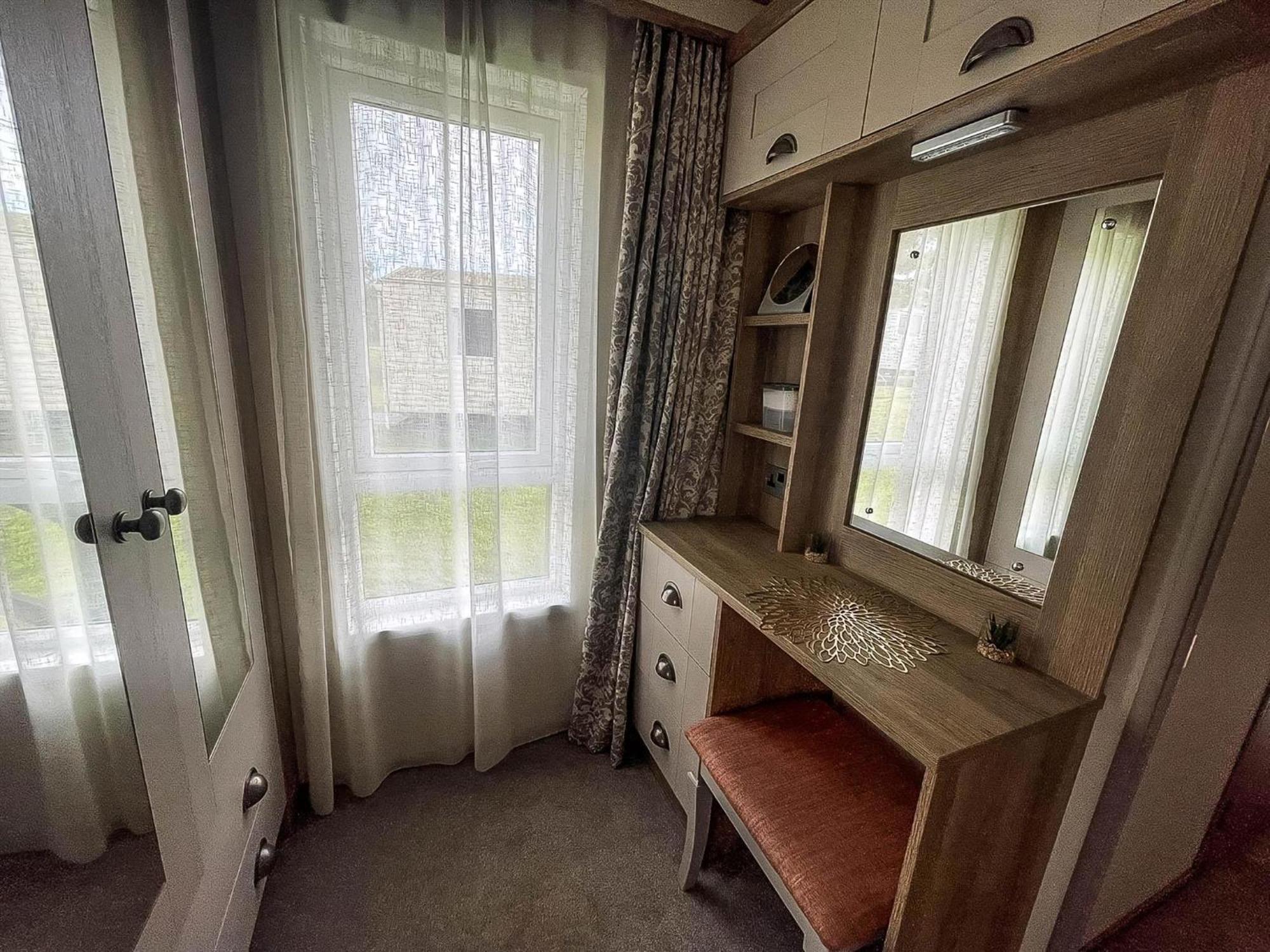 Stunning 8 Berth Caravan With Decking At Kessingland Beach Ref 90017D Benacre Εξωτερικό φωτογραφία
