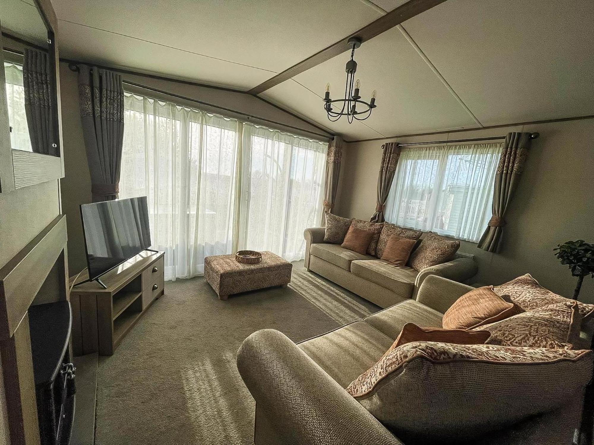 Stunning 8 Berth Caravan With Decking At Kessingland Beach Ref 90017D Benacre Εξωτερικό φωτογραφία